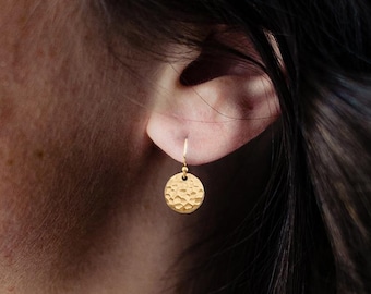 Tiny Gold Earrings, Hammered Gold Filled Earrings, Dainty Lightweight Earrings, Minimalist Earrings for Everyday Wear – Simple Gold Jewelry