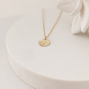 Personalized Leaf Necklace Gold Filled, Botanical Necklace with Initial, Choose 1, 2, 3 Discs, Mothers Gift Idea imagem 5