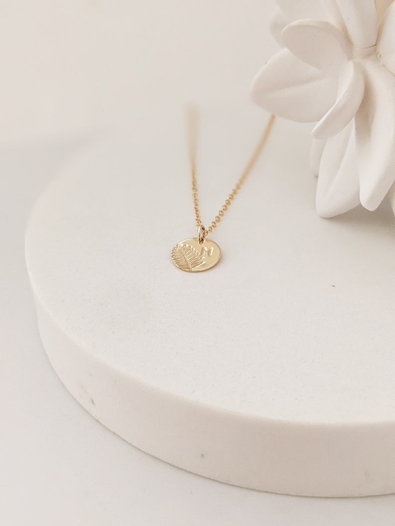 Personalized Leaf Necklace Gold Filled, Botanical Necklace with Initial, Choose 1, 2, 3 Discs, Mothers Gift Idea imagem 5