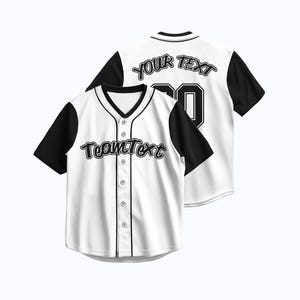 Op de afbeelding: Wit honkbalshirt met zwarte mouwen en bies. De voorkant van het shirt heeft de tekst "TeamText" in een scriptlettertype. De achterkant van het shirt heeft de tekst "YOUR TEXT" boven het nummer "00".