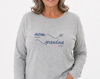 Camiseta de manga larga — Mamá Abuela EST bordada, camiseta personalizada para mamá y abuela, camiseta con años personalizados, regalo para el Día de la Madre