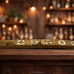 Tabla de cata de bourbon de duela de barril grande, duela de roble auténtico, agarres en forma de T, grabado de Buffalo Trace, carbonización sellada, 12 fichas de degustación incluidas.