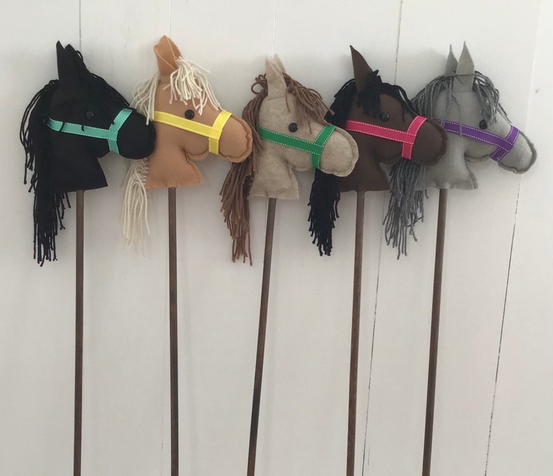 Stick horse party favor image 1