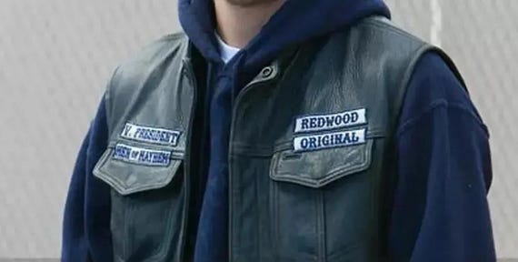SOA サンズ・オブ・アナーキー レザーバイカーベスト：刺繍パッチ