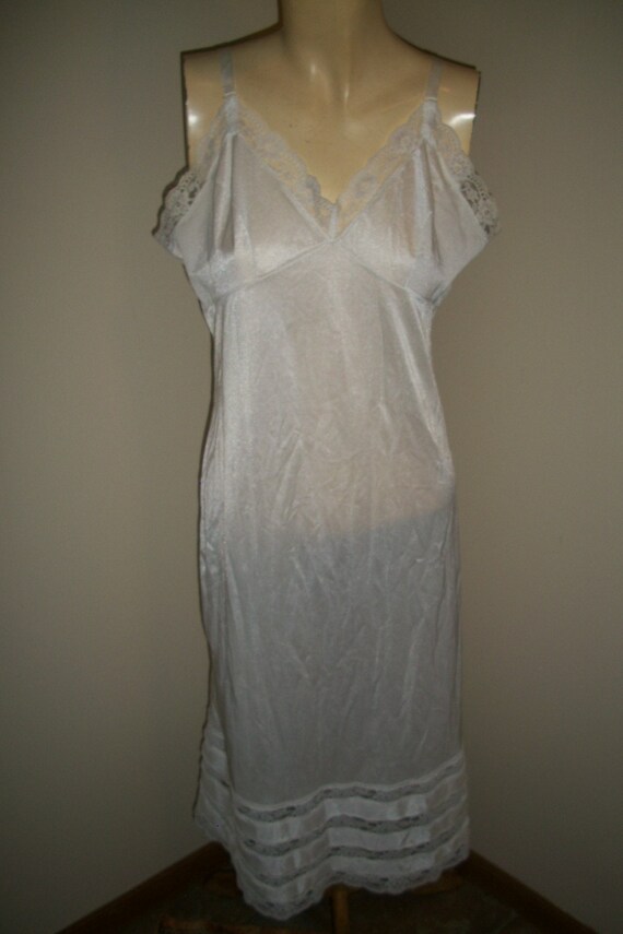 Vintage white slip Size 18