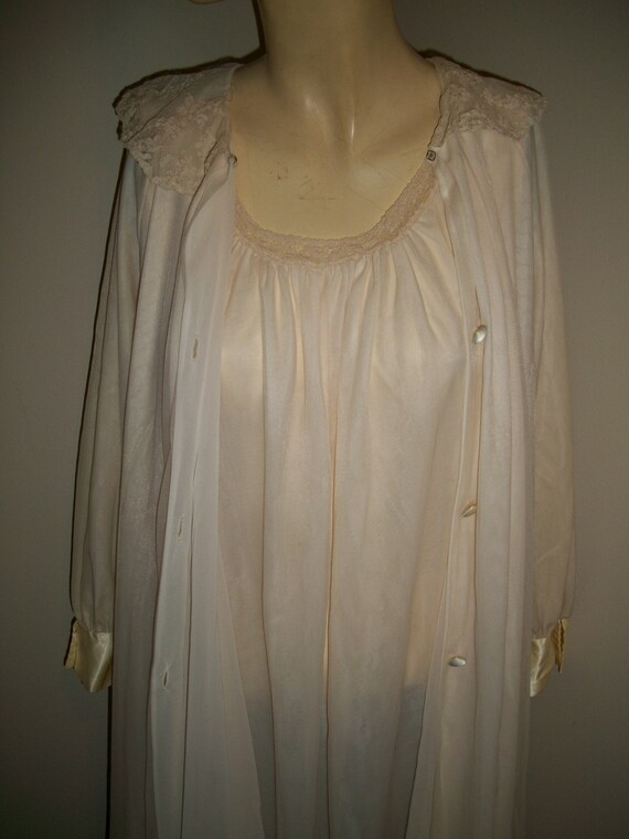 Vintage  Peignoir Set Nightgown and robe - image 5