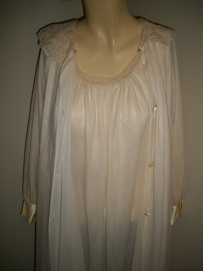 Vintage Peignoir Set Nightgown and robe image 5