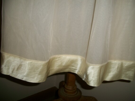 Vintage  Peignoir Set Nightgown and robe - image 8
