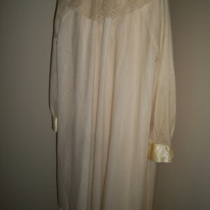 Vintage Peignoir Set Nightgown and robe image 3