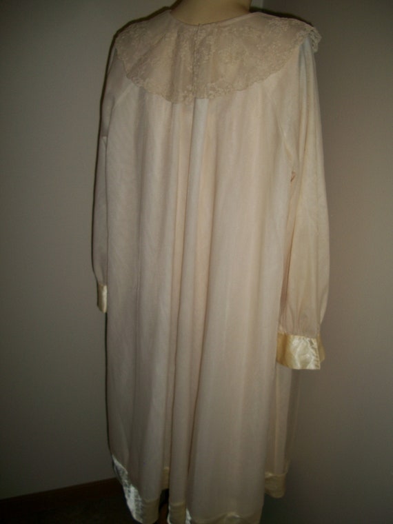Vintage  Peignoir Set Nightgown and robe - image 3