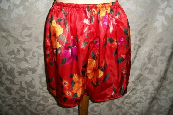 Vintage Victorias Secret Floral Chemise and Tap Pants Pajamas Set View 3