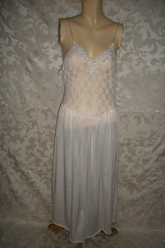 Vintage 70s Nylon and Lace Nightgown by Frederick… - image 5