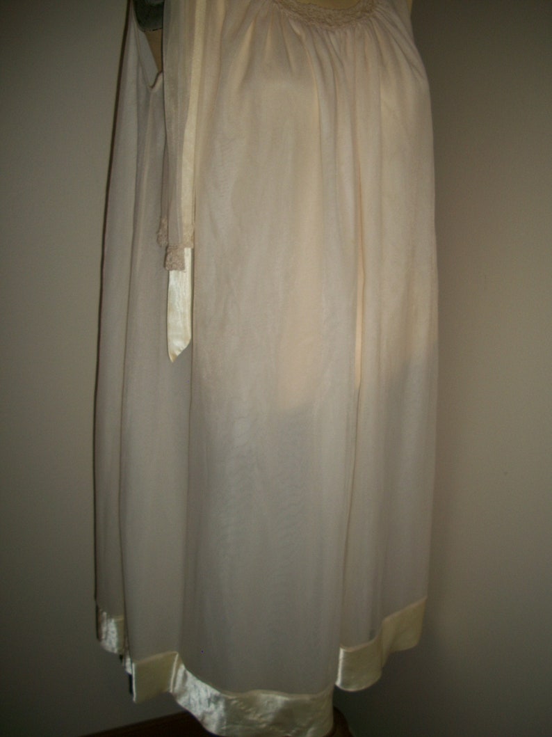 Vintage Peignoir Set Nightgown and robe image 6