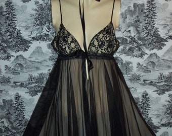 Vintage 40s   Black  Nylon Chiffon and Lace Nightgown