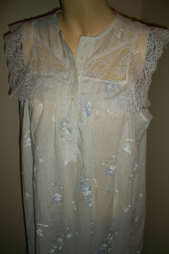 Vintage White Cotton Floral Long Nightgown