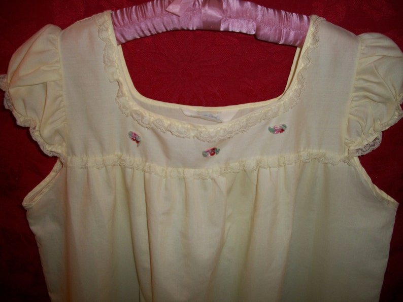 VIntage 1960s Pale Yellow Bed Dress House Dress image 5
