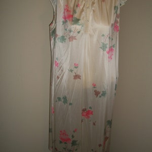 vintage Vanity Fair Floral nightgown and robe set