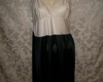 Vintage 50s Black and White Nylon Office Slip by Sarah Smith Size 40 Average