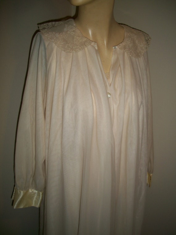 Vintage Peignoir Set Nightgown and robe Gem
