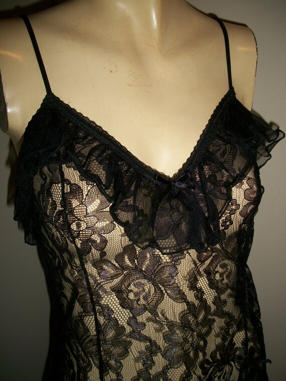 Vintage 70s Black Nylon and Lace Nightgown and Ro… - image 5