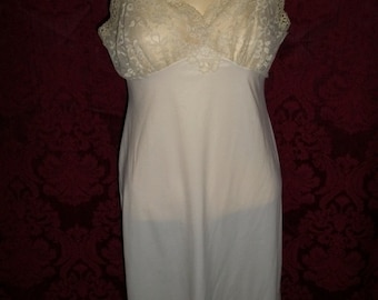 Vintage 50s Nylon and Lace Slip By Van Raalte Size 34