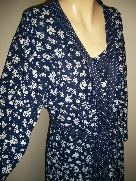 vintage Laura Ashley floral peignoir set robe and… - image 4