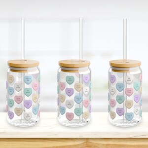 Valentine&#39;s Day Candy Conversation Hearts Sipper Glass, 16oz, Clear Coffee Tumbler with Straw and Lid, Cute Valentine Glass Cup Candy Hearts