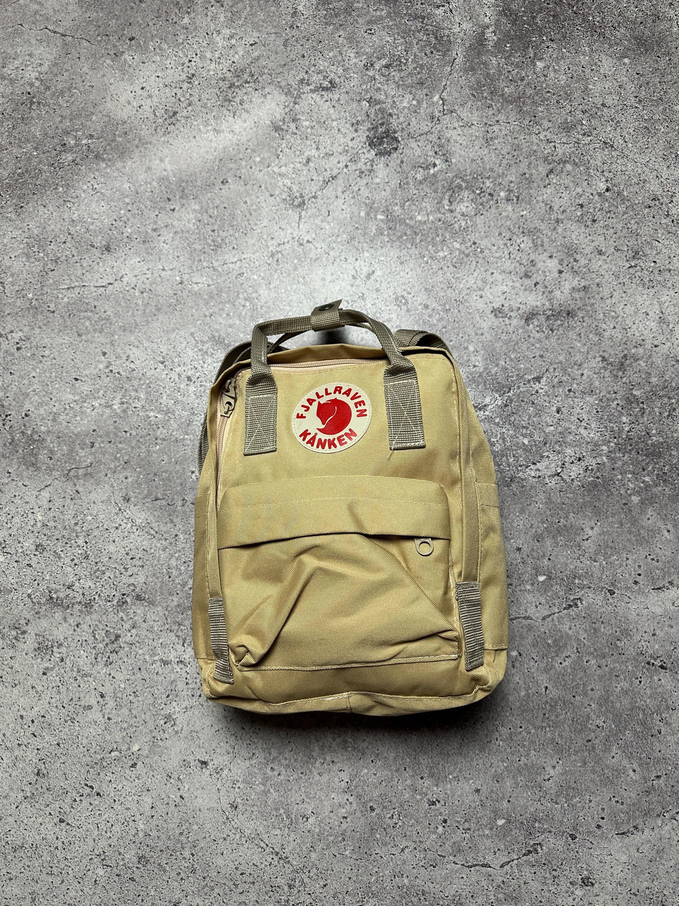kanken mini backpack sand Fjllrven Unisex Knken Foliage Green/Peach One Size One Size: Clothing, Shoes & Jewelry making it ideal for everyday use Fjallraven Kanken Mini Backpack in