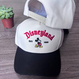 Czapka Disneyland Vintage z Myszką Miki, czapka baseballowa Disney 1955, retro haftowana czapka Disney, prezent dla fanów i osób odwiedzających parki rozrywki, magiczny kapelusz parkowy zdjęcie 5