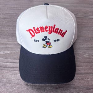 Czapka Disneyland Vintage z Myszką Miki, czapka baseballowa Disney 1955, retro haftowana czapka Disney, prezent dla fanów i osób odwiedzających parki rozrywki, magiczny kapelusz parkowy zdjęcie 3