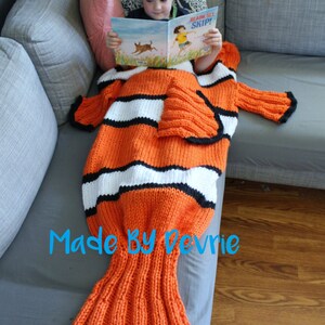 Clown Fish Blanket KNITTING PATTERN, Chunky Knit, Toddler Child Adult Sizes (Digital Download) image 3