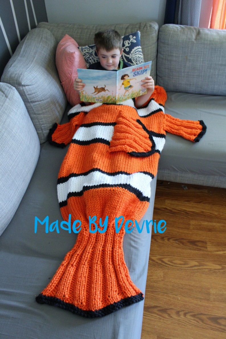 Clown Fish Blanket KNITTING PATTERN, Chunky Knit, Toddler Child Adult Sizes (Digital Download) image 3