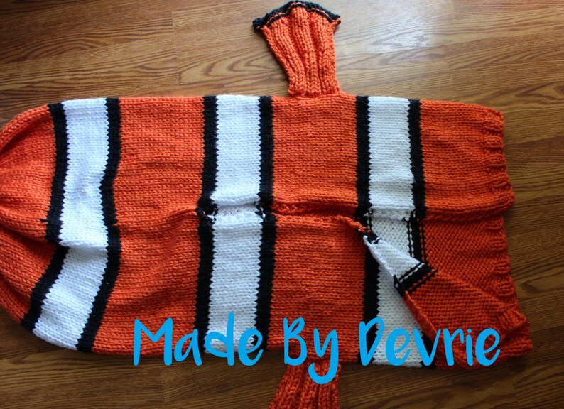 Clown Fish Blanket KNITTING PATTERN, Chunky Knit, Toddler Child Adult Sizes (Digital Download) image 5