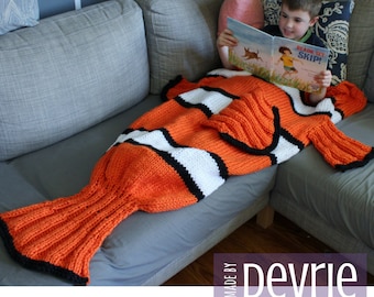 Clown Fish Blanket KNITTING PATTERN, Chunky Knit, Toddler Child Adult Sizes (Digital Download)