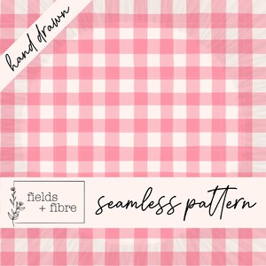 Könnte beinhalten: Ein nahtloses Muster mit einem rosa-weißen Vichy-Design. Die Worte "hand drawn" sind kursiv in der oberen linken Ecke geschrieben. Die Worte "fields + fibre" und "seamless pattern" werden ebenfalls angezeigt.