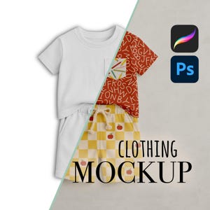 Peut inclure: Ensemble t-shirt et short blancs avec poche et taille élastique. Le short présente un motif à carreaux jaunes et blancs avec des graphiques de pommes rouges. Le t-shirt a une poche avec un design coloré. La chemise à droite a un fond rouge avec des lettres blanches.