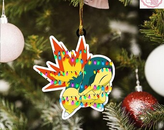 Adorno navideño Cyndaquil de acrílico y madera, ideal para regalar en Navidad, adorno PKM.