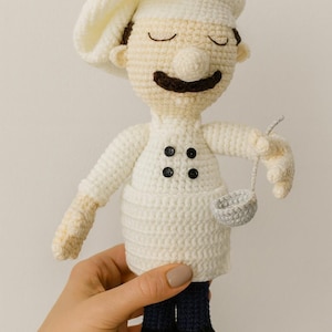 Modèle de poupée de chef au crochet - Joli jouet de chef Amigurumi, tutoriel de bricolage