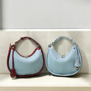 Bolso de mano ligero de mezclilla con forma de media luna para mujer. Bolso de hombro para mujer.