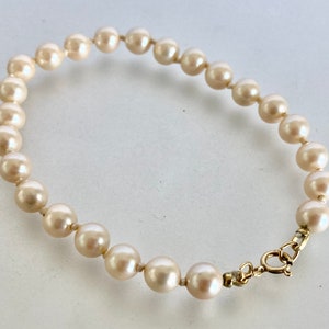 Vintage Glass Faux Pearl Ladies Bracelet