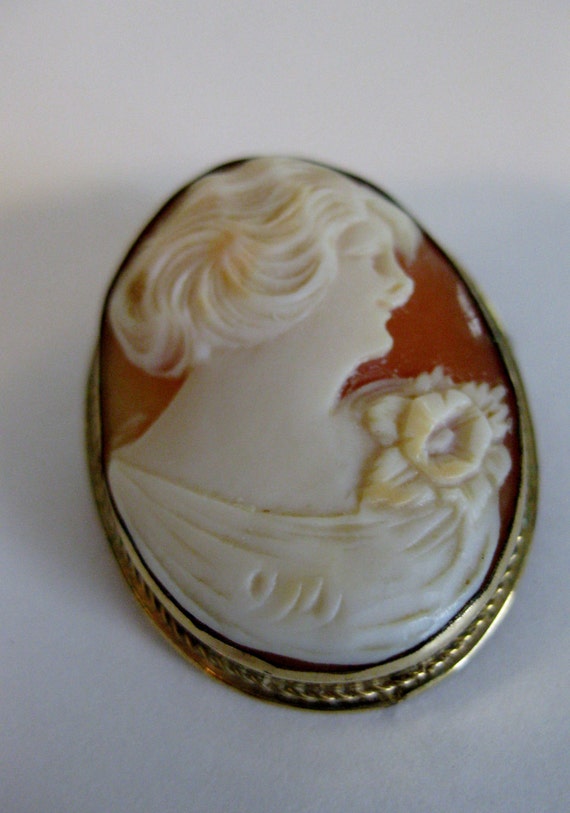 Vintage 1930's Carved Shell Cameo Brooch - image 5