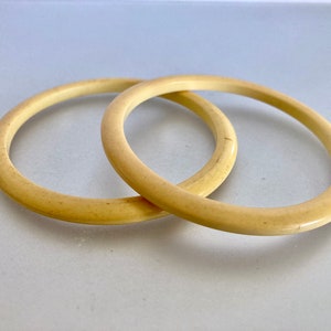 Vintage 1970&#39;s Boho Yellow Plastic Bangles