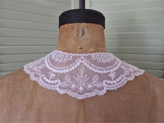 Vintage 1930's Delicate White Lace Dress Collar - image 7