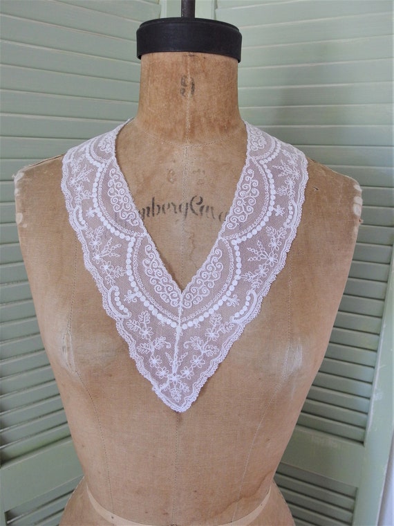 Vintage 1930's Delicate White Lace Dress Collar - image 8