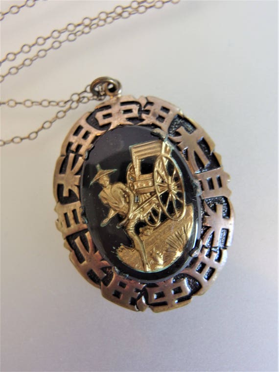 Vintage Asian Style Glass Pendant Necklace - image 2