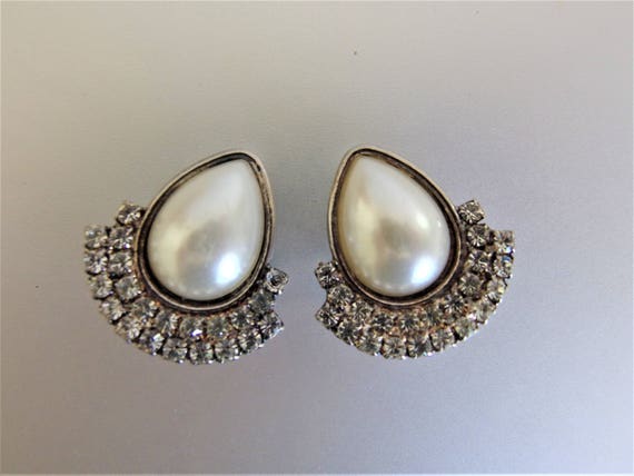 Vintage Designer Rhinestone Faux Pearl Teardrop E… - image 3