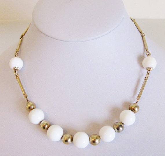 Vintage 1960's Mod White Milk Glass Beaded Neckla… - image 4