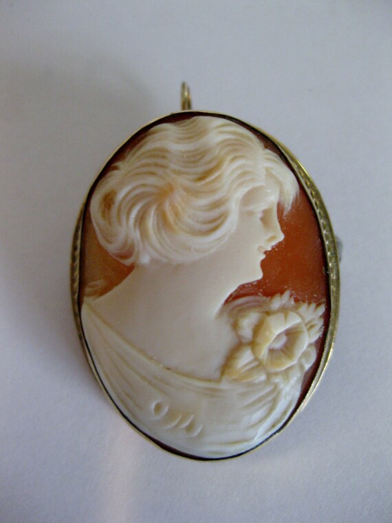 Vintage 1930's Carved Shell Cameo Brooch - image 2