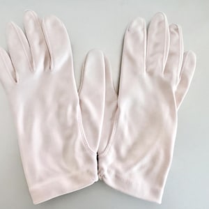 Vintage Pink Nylon Wrist Length Gloves