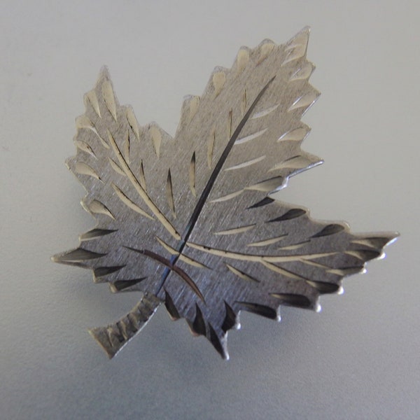 Vintage Sterling Silver Canadian Maple Leaf Brooch